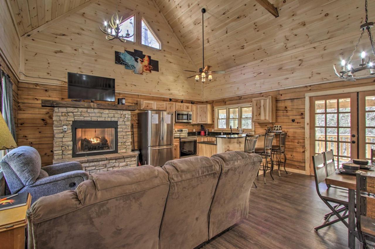 The Phoenix Cabin With Hot Tub In Gatlinburg! Exterior foto