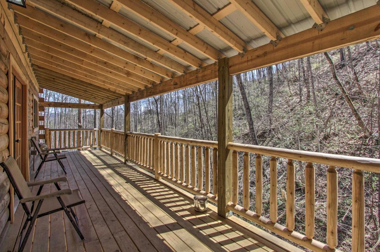 The Phoenix Cabin With Hot Tub In Gatlinburg! Exterior foto